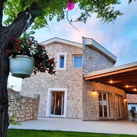Castello Bed & Breakfast *
